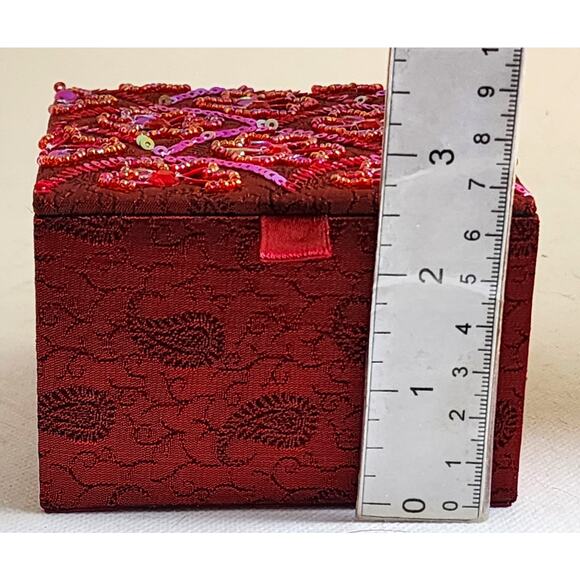 KEEPSAKE BOX/JEWELRY-PIER 1-Ruby Red-Sequins-Beaded-Satin Like Material-Square - Picture 6 of 7